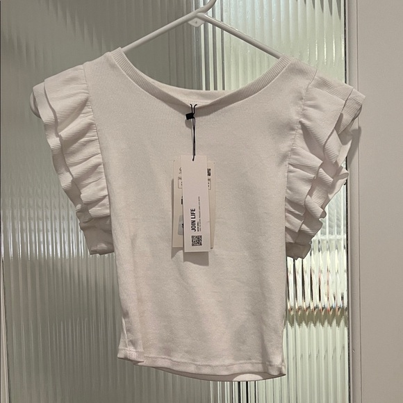 Zara Tops - Zara Cropped White Ruffle Sleeve Ribbed Top ~ small NWT